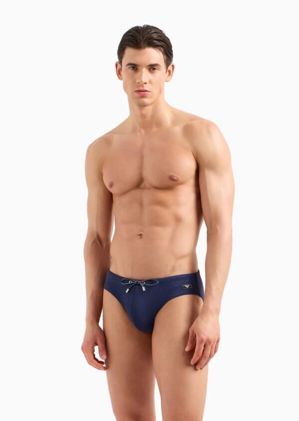 Boxer mare  modello slip con coulisse in vita, trama piquet e placchetta in metallo.