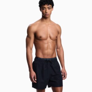 Costume modello shorts con coulisse e inserto elastico in vita con logo frontale a lavorazione jacquard. Il tessuto è realizzato con poliestere riciclato.Emporio Armani